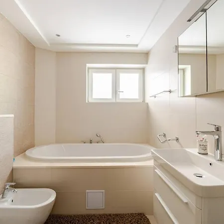 Blue Views With Heated Pool & Jacuzzi Villa