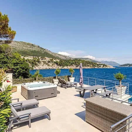 Villa Blue Views With Heated Pool & Jacuzzi