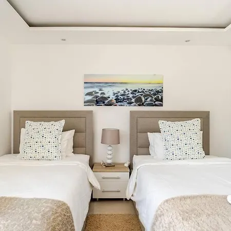 Blue Views With Heated Pool & Jacuzzi Villa